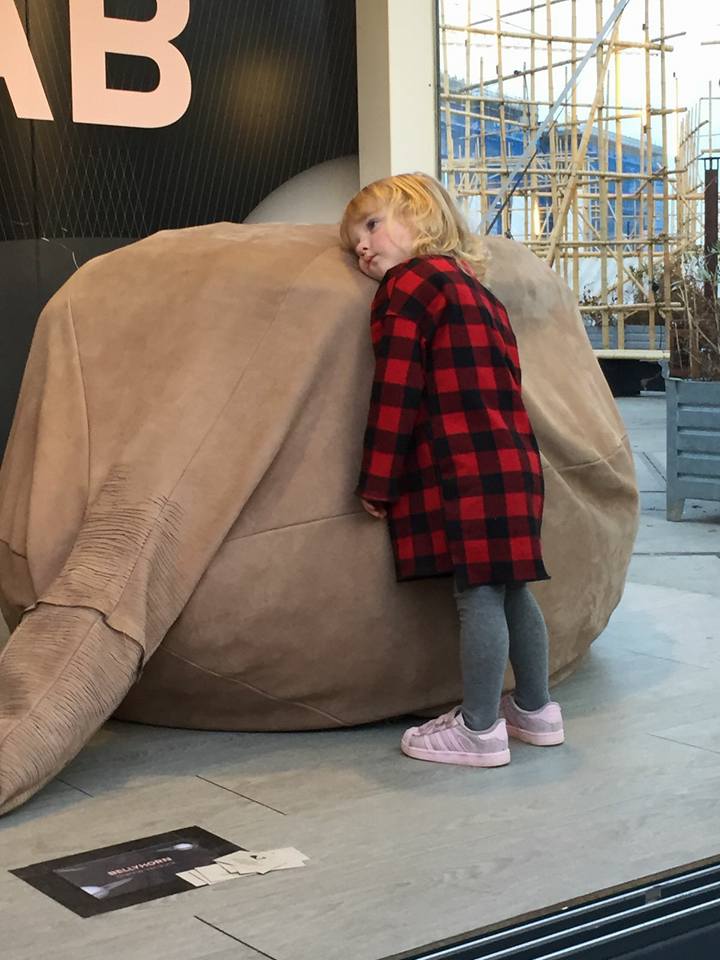 dutch-design-week-bellyhorn-meisje